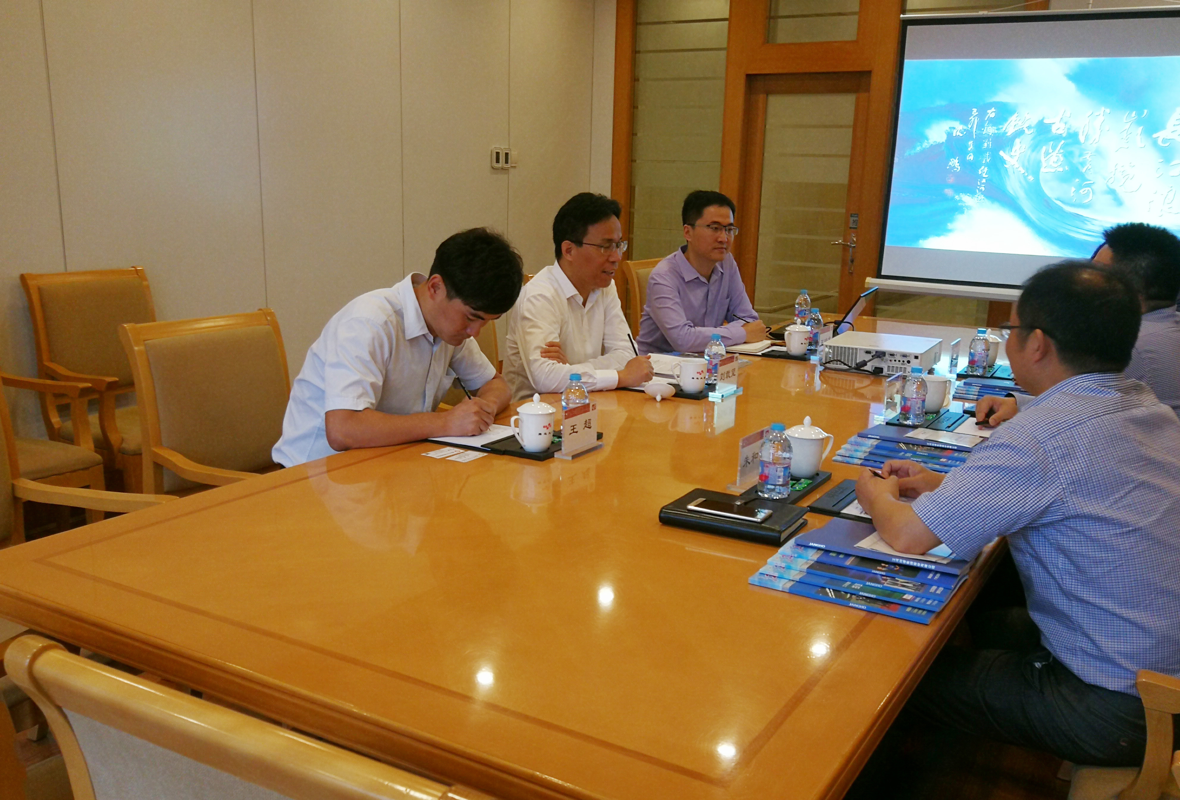 成都市青白江區池勇區長一行在京與劉載望董事長進行座談